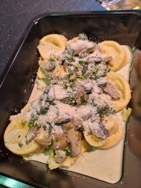 Agnolottis au Fromage, sauce crémée forestière-épinards