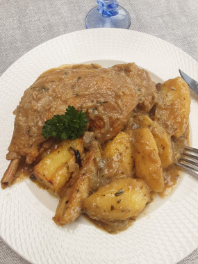 Poulet Chasseur avec pommes de terre rissolées