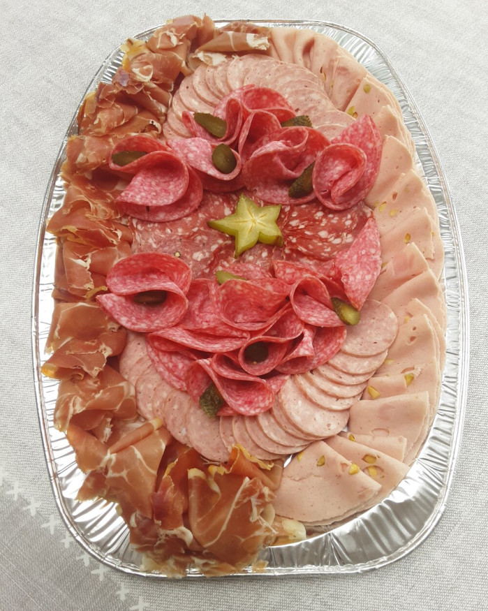 Plateau de charcuterie et viandes rôties