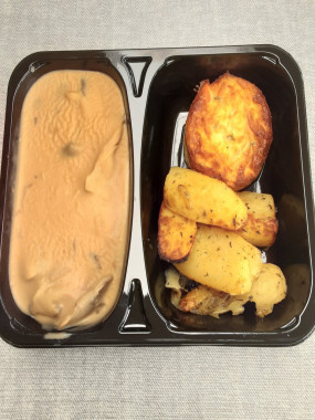 Jambon sauce Madère, flan de légumes et pommes de terre rissolées