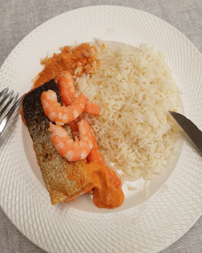 SAUMON sauce CREVETTE et riz