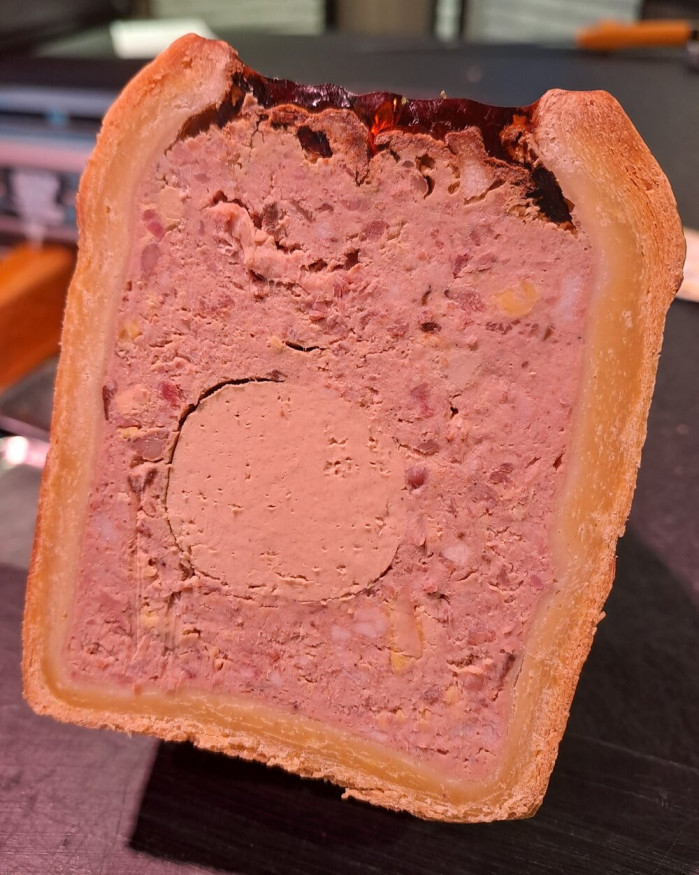 Pâté en croûte foie de canard et girolles 