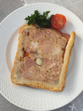 Pâté en croûte de lapin à la moutarde à l'ancienne