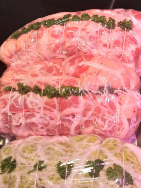 Epaule d'agneau désossée farcie