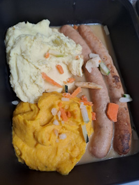 Saucisse , purée aux 2 saveurs