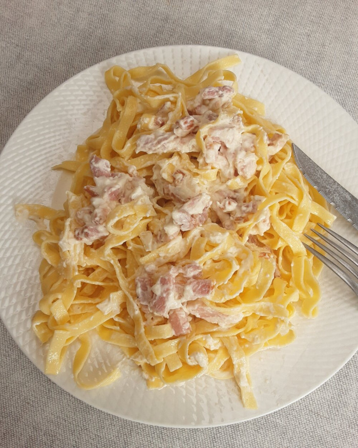 TAGLIATELLES A LA CARBONARA