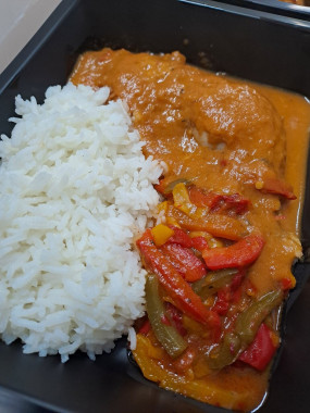 Poulet BASQUAISE, compotée de poivrons et riz basmati