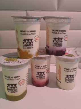 Yaourt au lait de brebis aux fruits