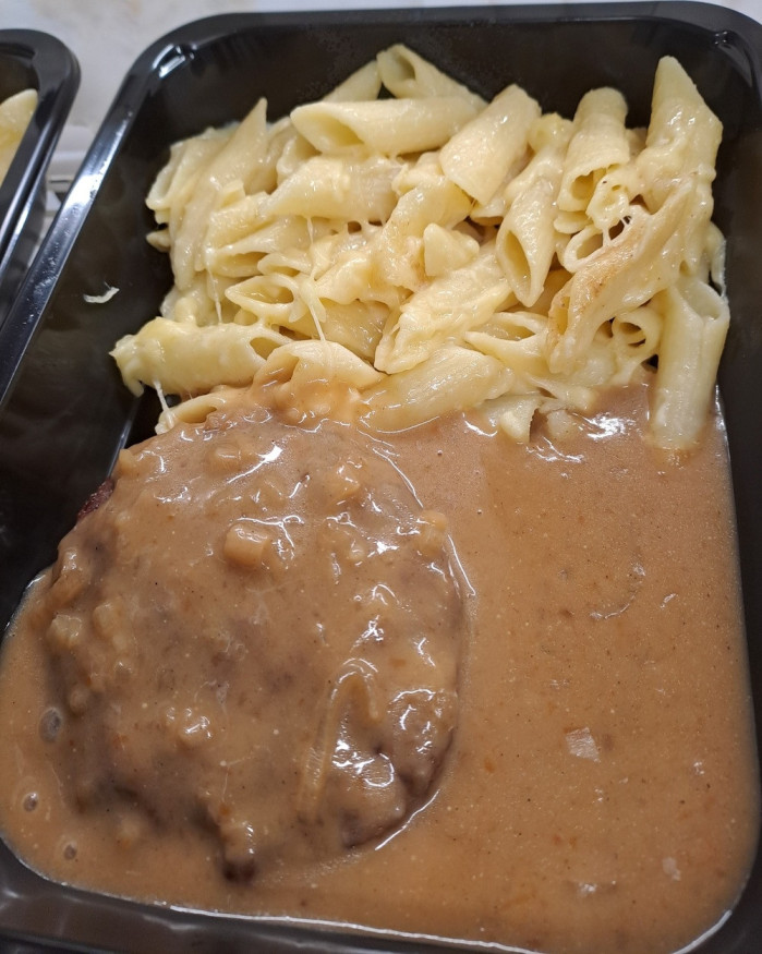 STEACK BURGER sauce échalote et PENNES au COMTE