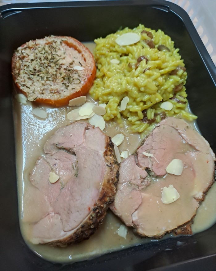 SELLE d'agneau AIL-ROMARIN, riz Oriental et Tomate Rôtie