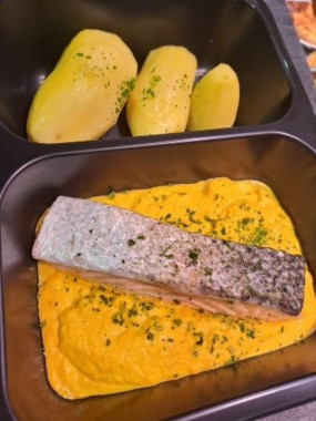 SAUMON, crème de carottes au cumin et pomme de terre